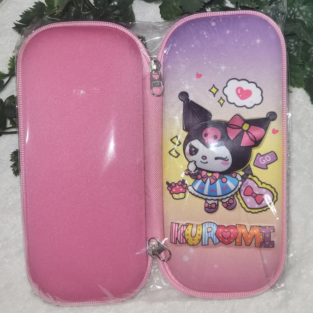 Pink case, with the design of the character Kuromi. 3D